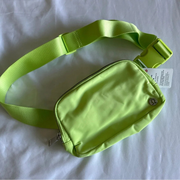 🆕💚 Lululemon OG Metal Zipper Everywhere Belt Bag - Neo Mint - Picture 1 of 8